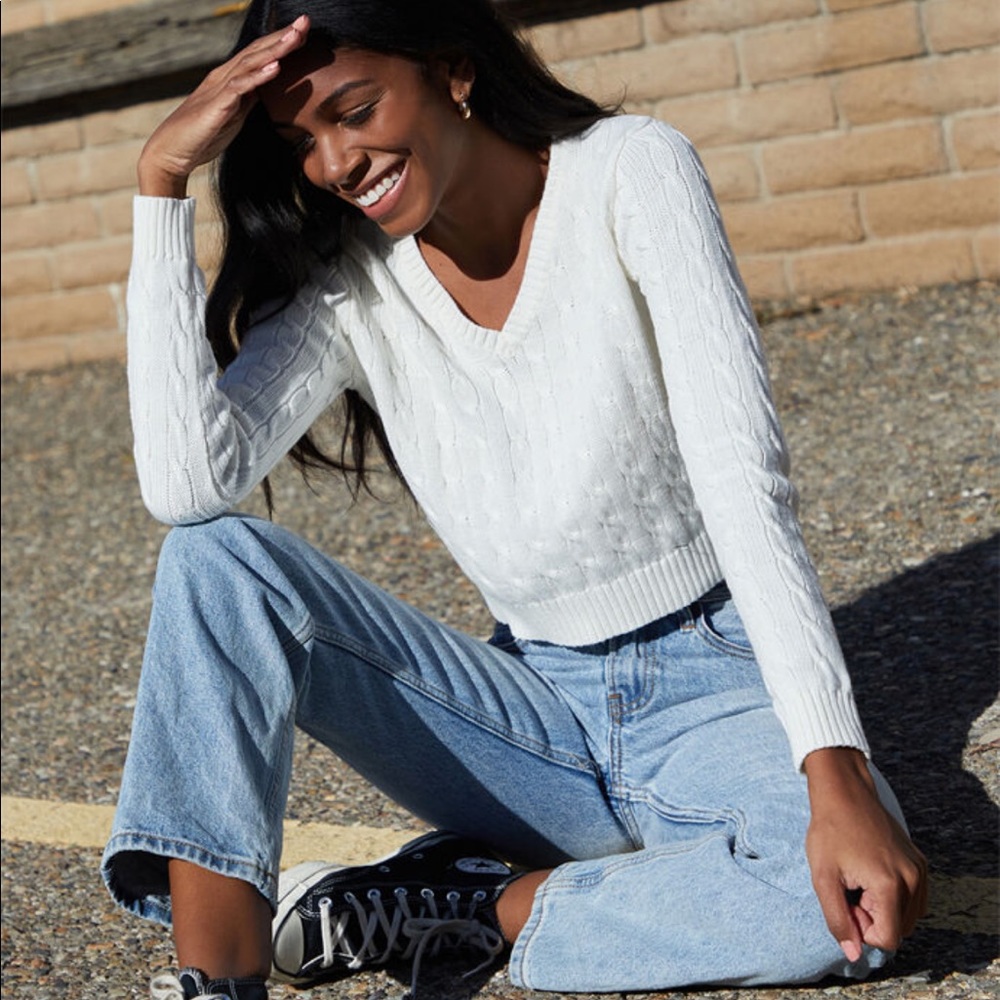 cropped cable-stitch v-neck sweater